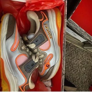 Gucci sneakers wit box and dust bag